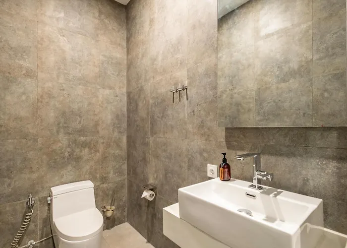 Villa 5th Element - Urban Tropical Retreat Meters From Canggu (Bali)